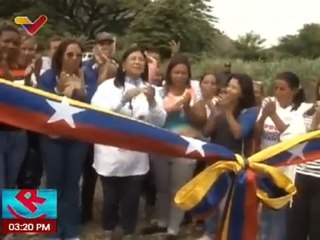 Télécharger la video: Aragua | Más de 8 familias son beneficiadas con la inauguración del pozo de agua Camoruco