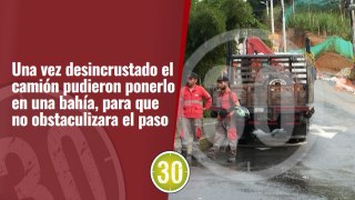 ¡Hizo un trompo y quedó con la trompa pa'rriba! Así fue el accidente en la Loma de San José