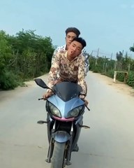 Man Rides Bicycle Like a Motorcycle, Hilariously Fools Onlookers!