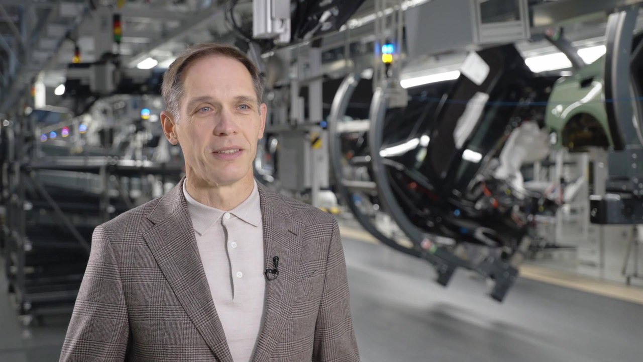 Audi Q6 e-tron Produktion am Standort Ingolstadt - Interview Gerd Walker, Mitglied des Vorstands der AUDI AG für Produktion und Logistik