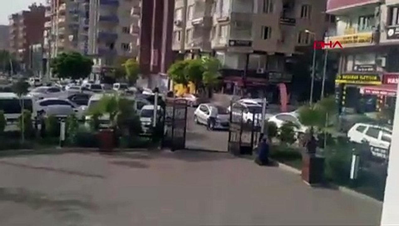 Sokak ortasında çatışma; vali olayların ortasında kaldı