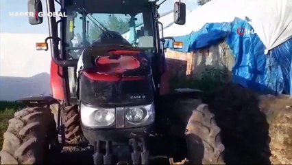 Traktöre yuva yapan kuş için işlerini bırakan merhametli çiftçiye beğeni yağdı