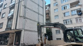 Apartmandaki inşaat hatası bitişikteki hafriyat çalışması sırasında ortaya çıktı