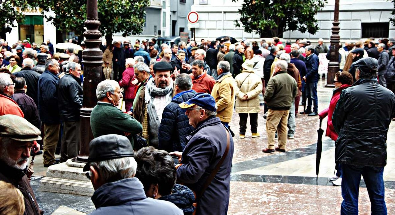 La avalancha del 'baby boom' ya rasga las costuras de las pensiones: los nuevos jubilados son un 23% más que las bajas