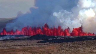 La nueva erupción de un volcán de Islandia provoca una cortina de fuego en Grindavík