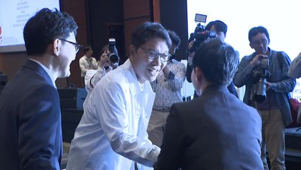 공식 석상 선 이수만..."AI, K팝-팬 소통에 크게 기여" / YTN