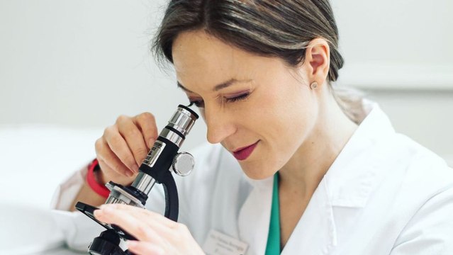 Hablamos con Paloma Borregón, especialista en dermatología estética sobre las diferentes etapas por las que pasa la piel