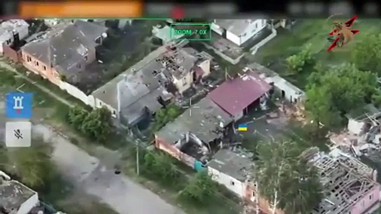 Volchansk in fiamme, le immagini dell'assalto russo alla cittadina ucraina nella regione di Kharkiv
