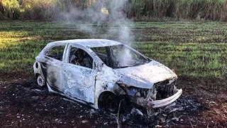 Veículo é encontrado queimado no Bairro Morumbi, em Cascavel