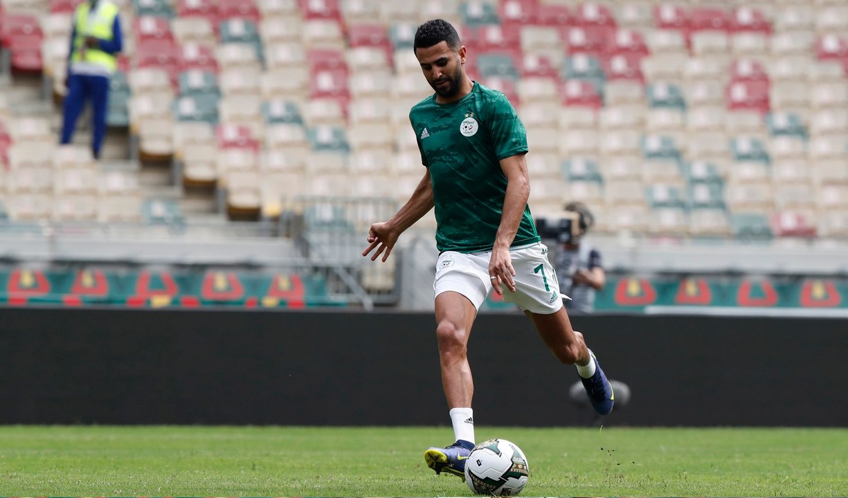 غياب رياض محرز عن قائمة المنتخب الجزائري لمباراتي غينيا وأوغندا بتصفيات كأس العالم 2026