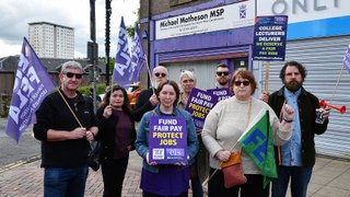 Forth Valley College Striking Lecturers