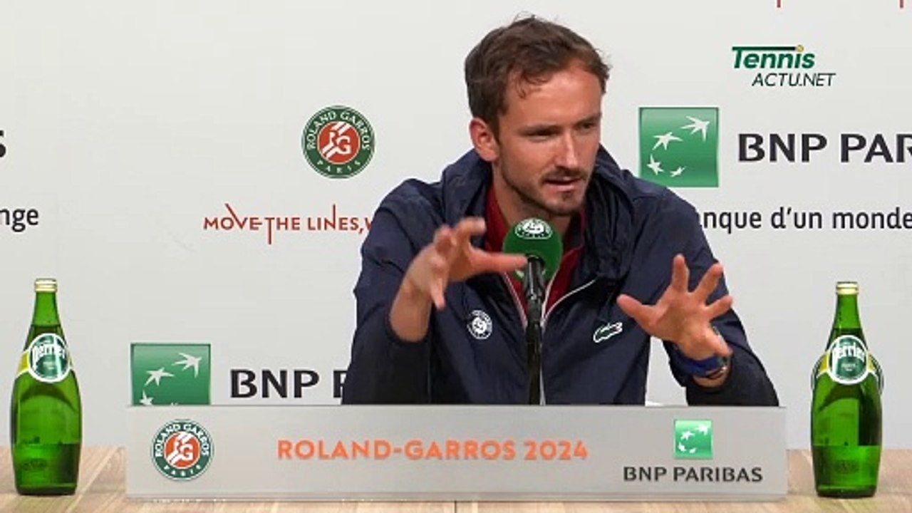 Tennis - Roland-Garros 2024 - Daniil Medvedev : "Le Suzanne-Lenglen avec son toit, j'aimerais bien y jouer"