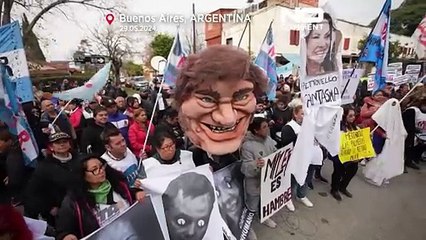 WATCH: Protests erupt as Milei holds soup kitchen supplies