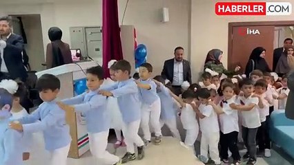 4 yaşındaki minik öğrenciler Kuran okumaya geçti