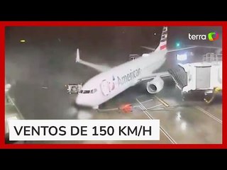 Avião é arrastado durante vendaval em aeroporto nos EUA