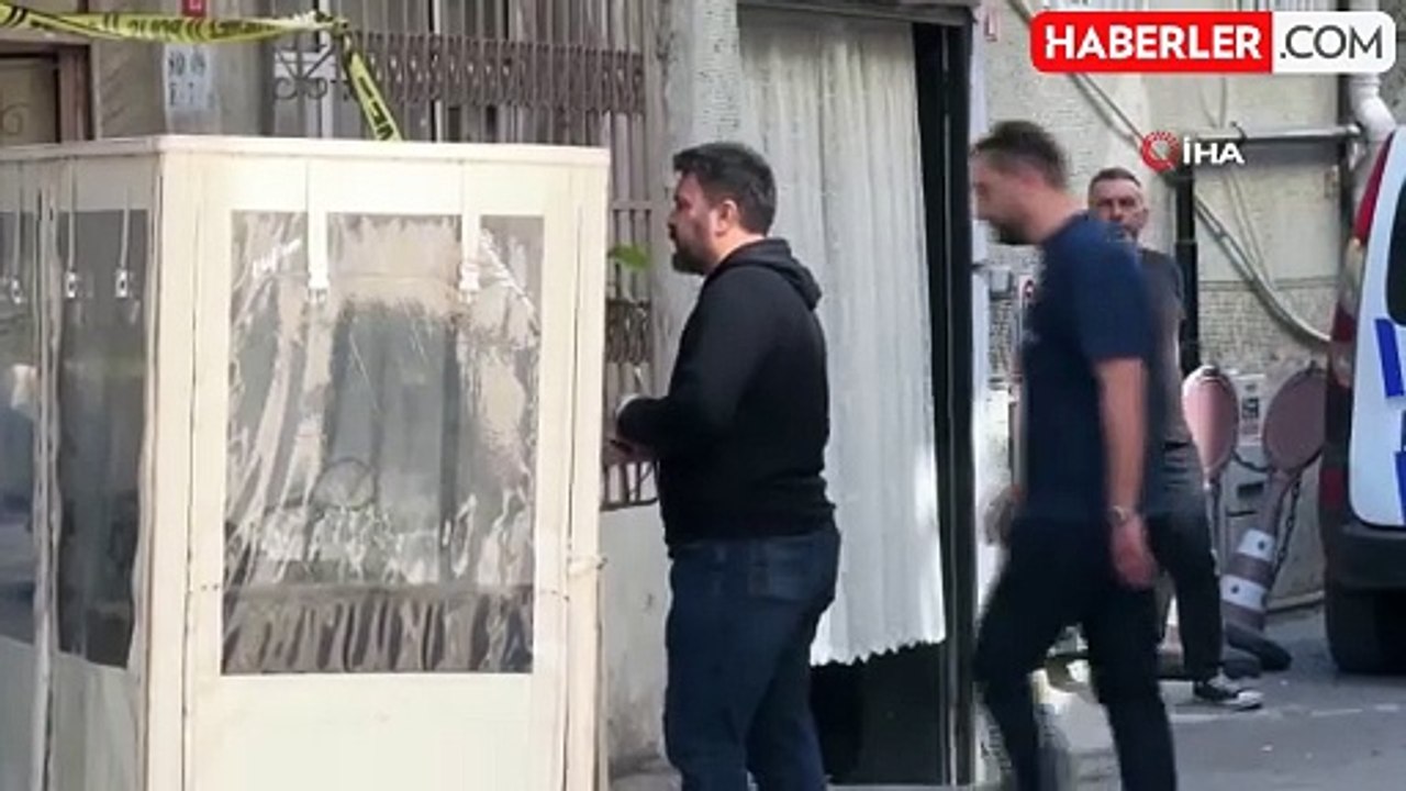 Bayrampaşa'da Cinnet Getiren Baba Karısını ve Kızını Silahla Öldürdü
