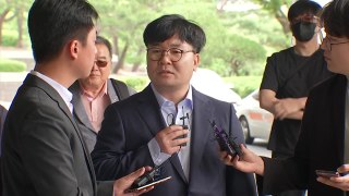'김건희 명품가방' 보도한 기자, 피의자로 검찰 출석 / YTN