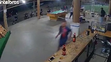 Tiroteio em quadra de futebol em MG termina com dois mortos