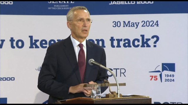 Stoltenberg: riconsiderare uso armi Ucraina fuori dai suoi confini