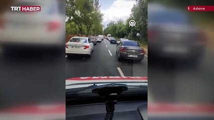 Adana'da sürücüler fermuar yöntemiyle ambulansa yol verdi