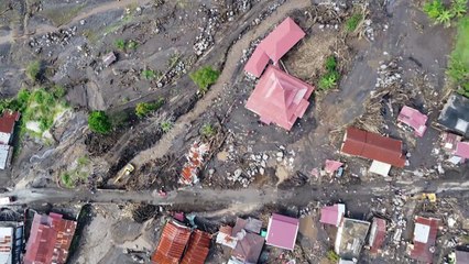 Descargar video: Vulcão entra em erupção na Indonésia e atividade vulcânica diminui na Islândia