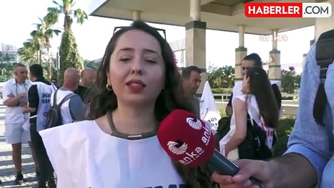 Özel Sektör Öğretmenleri Sendikası İzmir Şubesi Çalışma Koşullarını  Protesto Etti