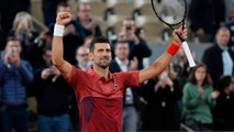 Inklusive No-Look-Schlag: Djokovic marschiert in Runde drei