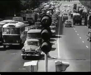 Скачать видео: Электромобили в СССР. В 1971 году в Советском Союзе предполагается выпустить первые серийные электромобили