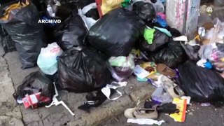 Trabajadores de Caabsa en El Salto frenan labores; basura llena las calles