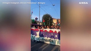Bologna, manifestanti pro-Palestina in stazione: sospesa la circolazione