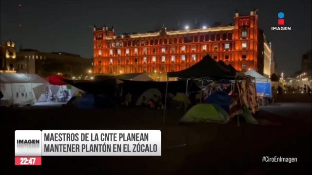 Maestros de la CNTE mantienen plantón en el Zócalo de CDMX