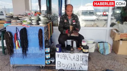 Gediz Otogarı'nda 25 yıldır ayakkabı boyacılığı