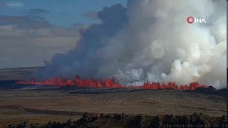30 bin nüfuslu Reykjanes Yarımadası’nda yanardağ lav püskürttü