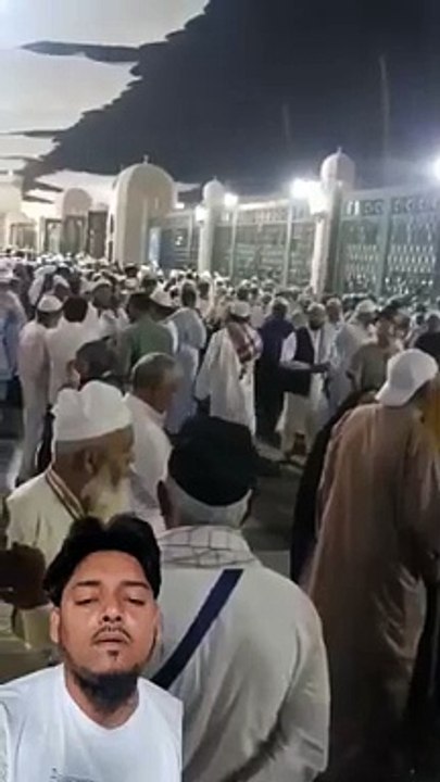 हम फकीरों को मदिने की गली अछ्छी लगी