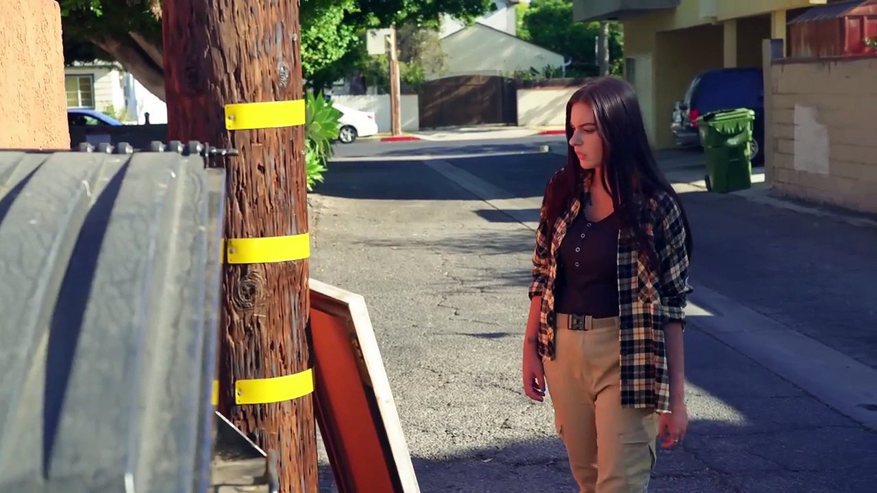 Don_t Look in the Mirror _ Short Horror Film(720P_HD)