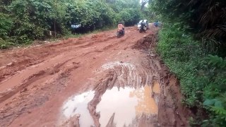 Jalan Rusak Menuju Kecamatan Tulung Selapan