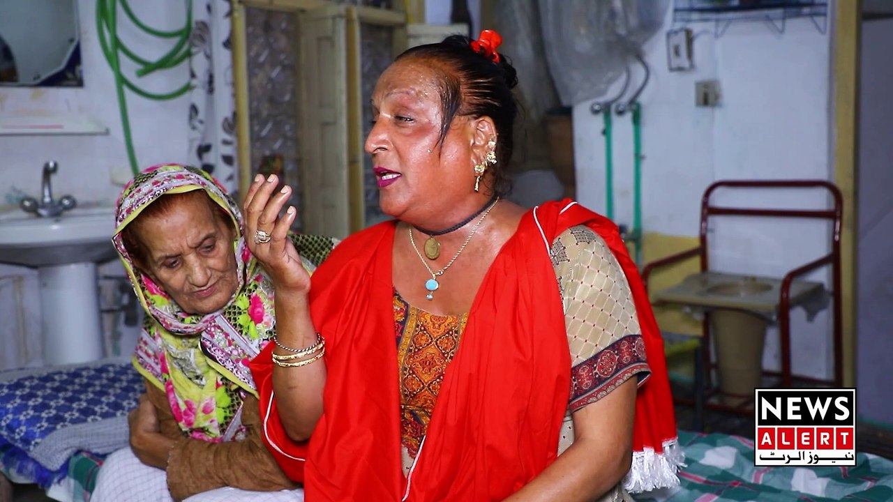 پاکستان کی 400 سال پرانی ”جامع مسجد کھسریاں والی“مسجد کو خواجہ سراؤں نے بنایا اور آج تک مسجد کی دیکھ بال خواجہ سرا ہی کرتے ہیں ،محلے کا نام بھی کھسریاں والی۔