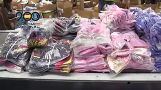 Espanha apreende 11 toneladas de camisas de futebol falsificadas