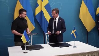 زيلينسكي يصل إلى السويد للمشاركة في قمة للدول الاسكندنافية حول الأمن والدفاع