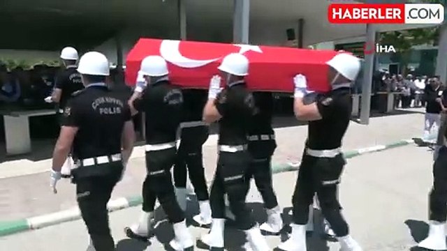 Kalp krizi sonucu hayatını kaybeden polis memuru son yolculuğuna uğurlandı
