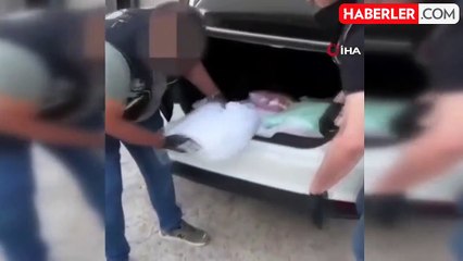 Polis operasyonunda kumaşların içine gizlenmiş 4 kilo 36 gram uyuşturucu madde ele geçirildi