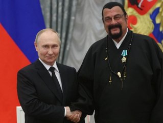 Propaganda-Marionette: Steven Seagal erhält Orden von Putin