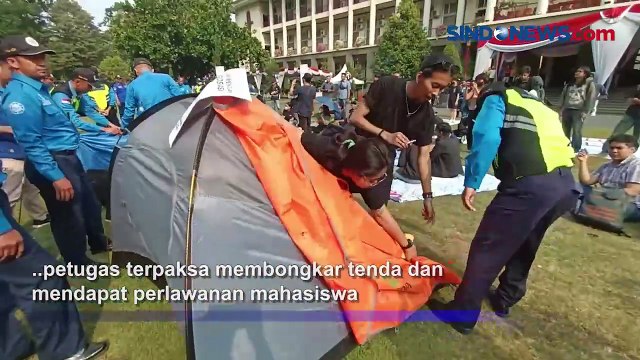 Petugas Robohkan Tenda Massa Aksi, Demo Tuntut Penghapusan Uang Pangkal di UGM Ricuh