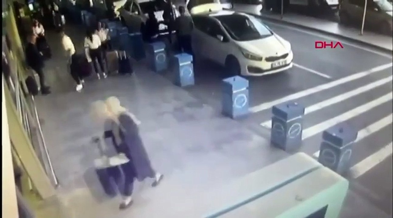 HDP Ağrı Diyadin Belediye Başkanı Betül Yaşar, kardeşi adına düzenlenmiş sahte kimlikle Bosna Hersek'e kaçmak isterken Sahbiha Gökçen Havalimanı'nda yakalandı.