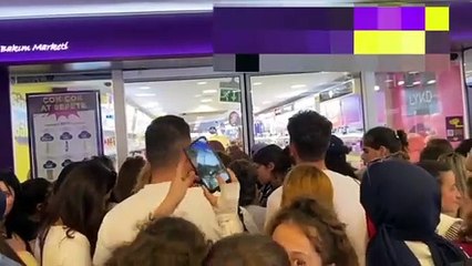 Sinop'ta kozmetik mağazasında indirim yoğunluğu