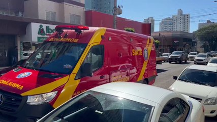 Mulher, de 31 anos, fica ferida após sofrer queda de moto na Rua Paraná
