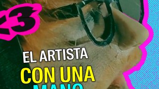 El artista con una mano cantante