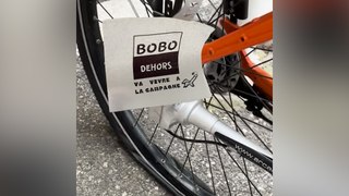 « Bobo dehors, va vivre à la campagne » : À Marseille, insultes et pneus de vélo crevés