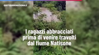 I ragazzi abbracciati prima di venire travolti dal fiume Natisone