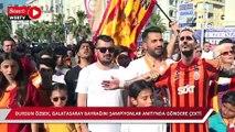 Dursun Özbek, Galatasaray bayrağını Şampiyonlar Anıtı'nda göndere çekti